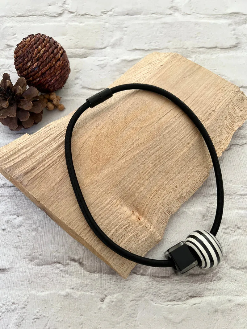 Calitaa Luxury Collection Deluxe Necklace Black